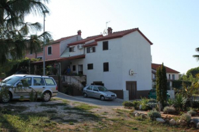 Apartments with a parking space Dajla, Novigrad - 6935